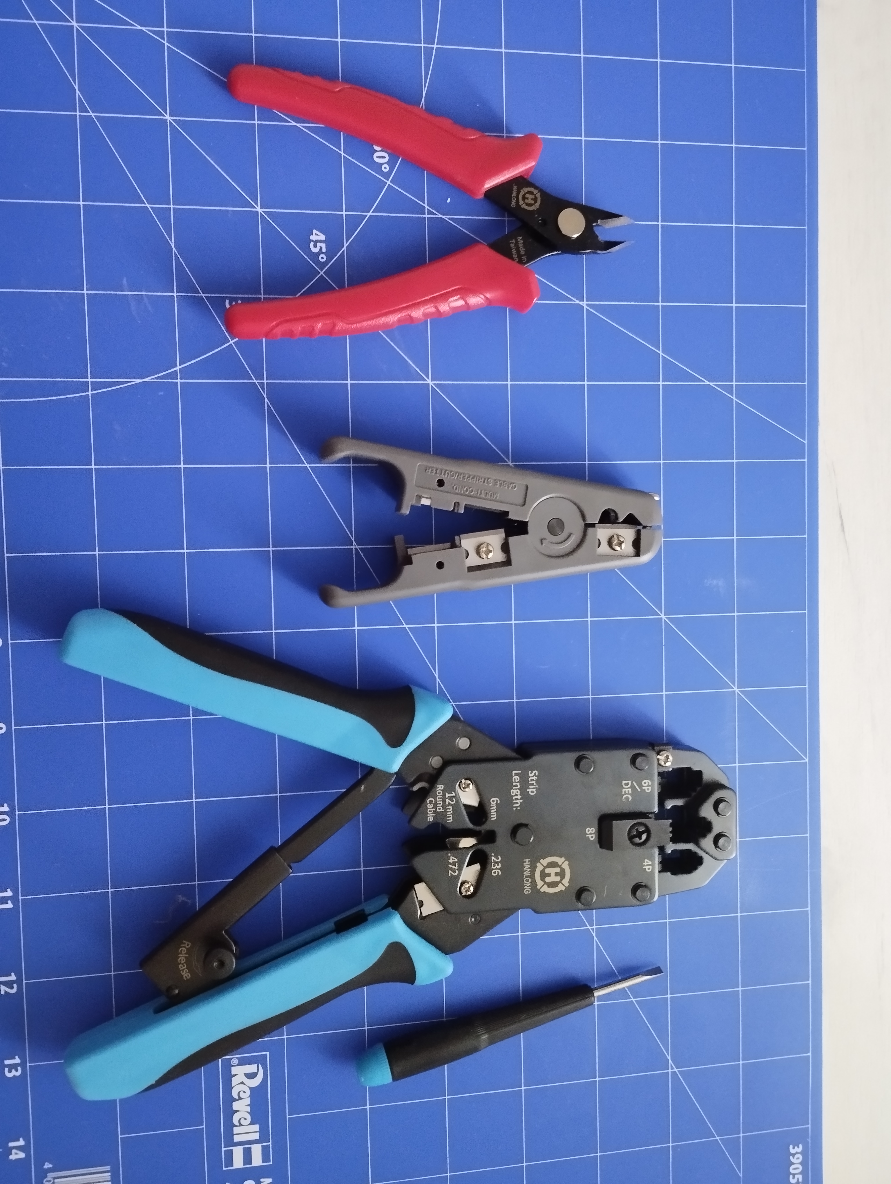 Nářadí potřebné pro lisování konektoru RJ45